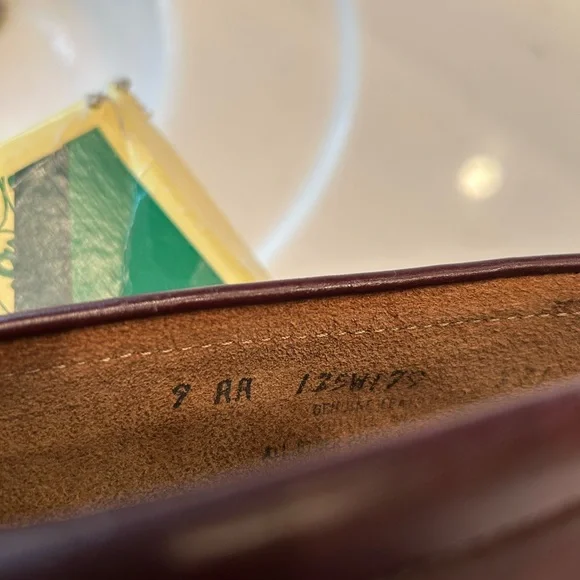 The ORIGINAL Bass Weejun Penny Loafers!   Ladies size 9AA. - Picture 5 of 9